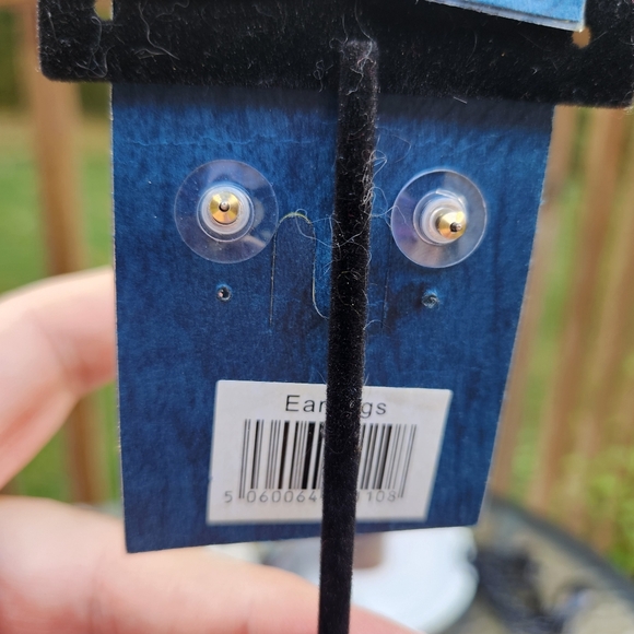 CELTIC COLLECTION Trinity Knot pierced earrings - Picture 3 of 4